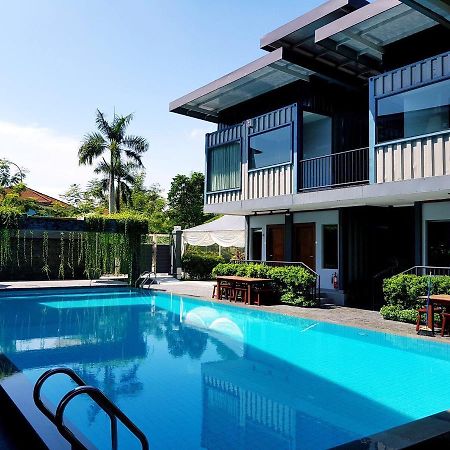 Kluang Container Swimming Pool Hotel Екстер'єр фото