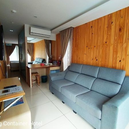 Kluang Container Swimming Pool Hotel Екстер'єр фото