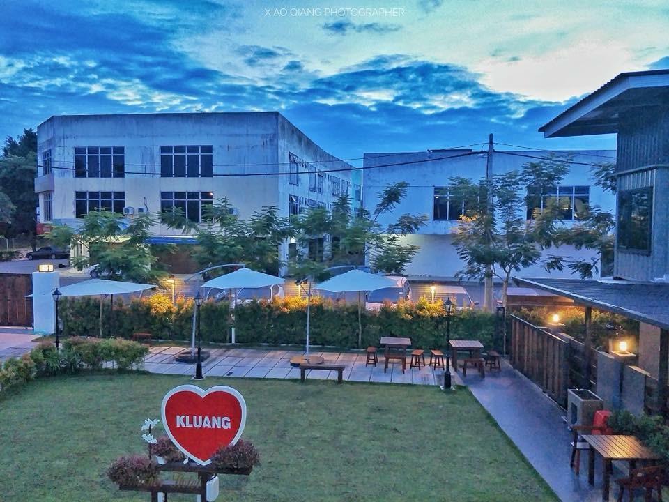 Kluang Container Swimming Pool Hotel Екстер'єр фото