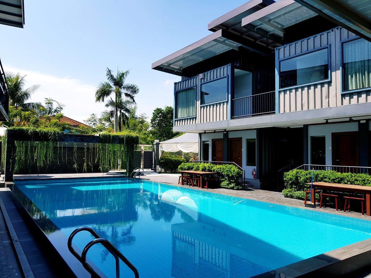Kluang Container Swimming Pool Hotel Екстер'єр фото