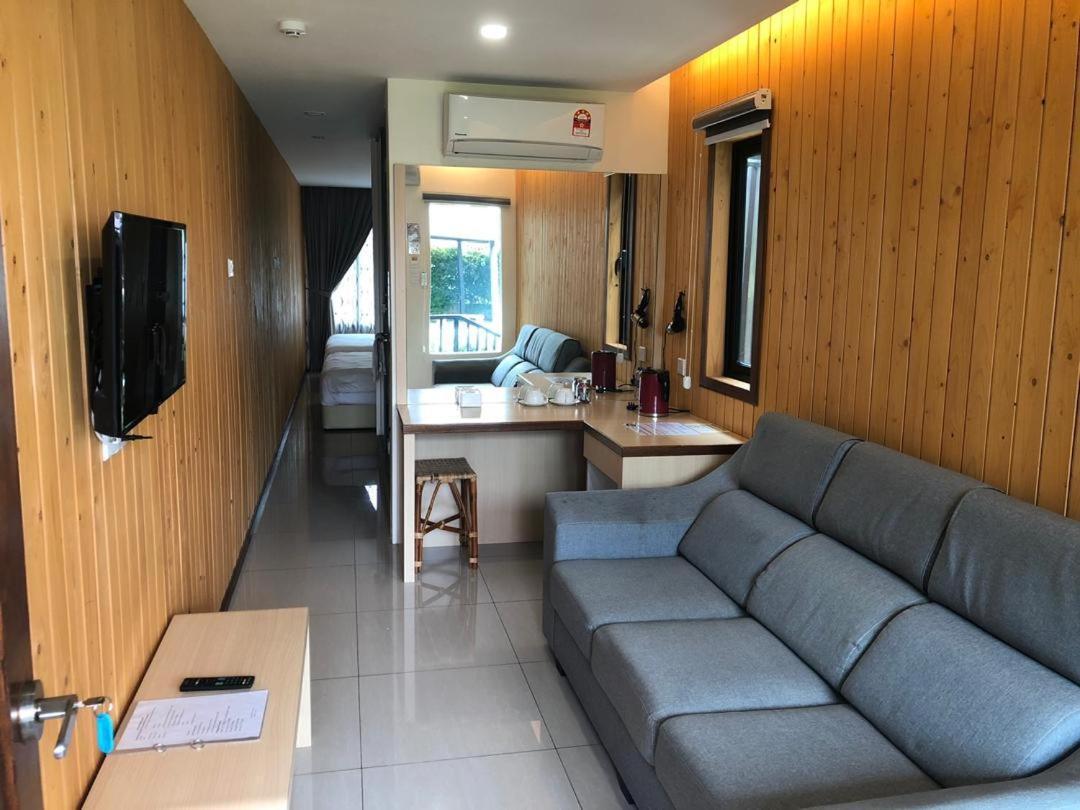 Kluang Container Swimming Pool Hotel Екстер'єр фото