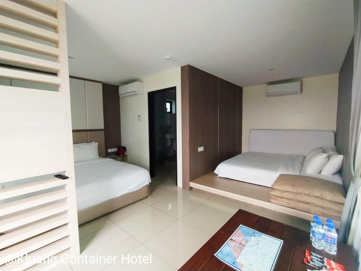Kluang Container Swimming Pool Hotel Екстер'єр фото