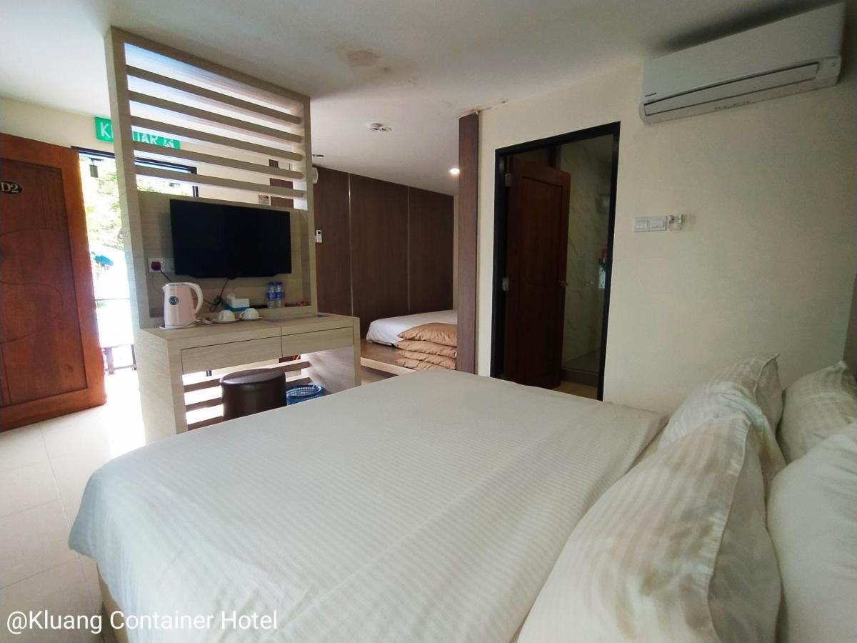Kluang Container Swimming Pool Hotel Екстер'єр фото